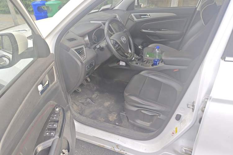 Used CHANGAN CS75 2017 Shangkui Edition 1.5T Manual Fengxiang Model Driver Seat