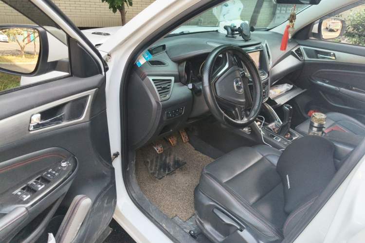 Used CHANGAN CS75 2017 Shangku Edition 1.5T Manual ZhiXiang Model Driver Seat