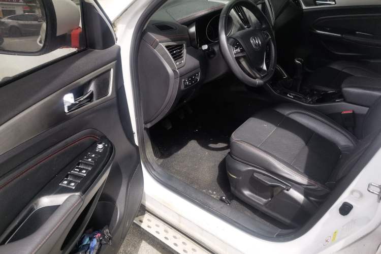 Used CHANGAN CS75 2017 Shangkui Edition 1.5T Manual Fengxiang Model Driver Seat