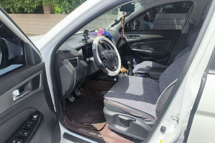 Used CHANGAN CS75 2017 Shangkui Edition 1.5T Manual Fengxiang Model Driver Seat