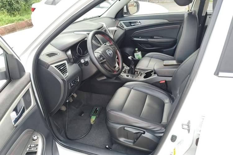 Used CHANGAN CS75 2017 Shangkui Edition 1.5T Manual Fengxiang Model Driver Seat