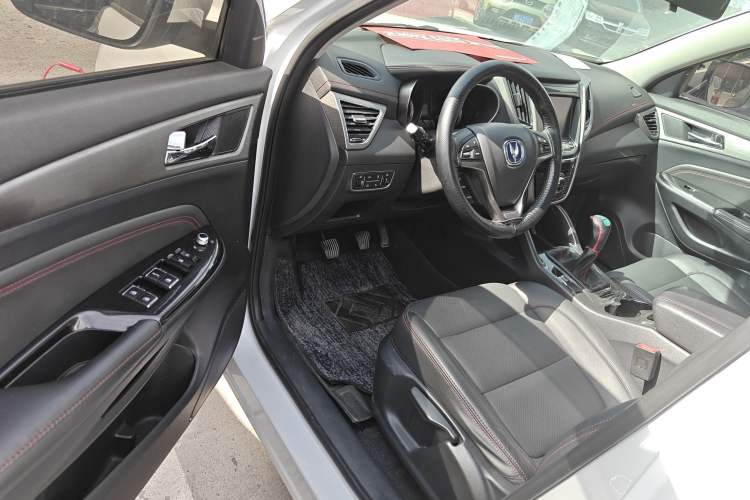 Used CHANGAN CS75 2017 Shangku Edition 1.5T Manual ZhiXiang Model Driver Seat