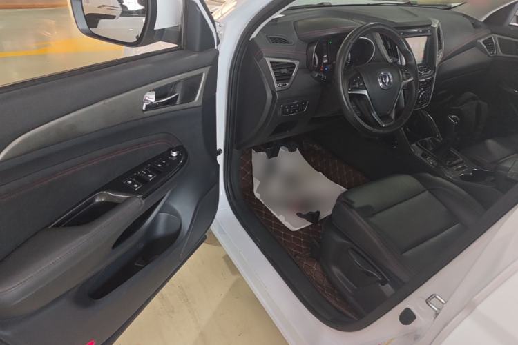Used CHANGAN CS75 2017 Shangkui Edition 1.5T Manual Fengxiang Model Driver Seat