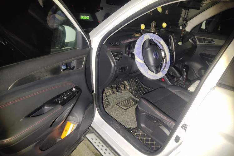 Used CHANGAN CS75 2017 Shangkui Edition 1.5T Manual Fengxiang Model Driver Seat