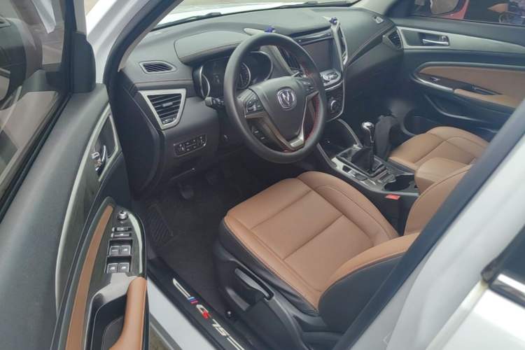Used CHANGAN CS75 2017 Shangkui Edition 1.5T Manual Fengxiang Model Driver Seat