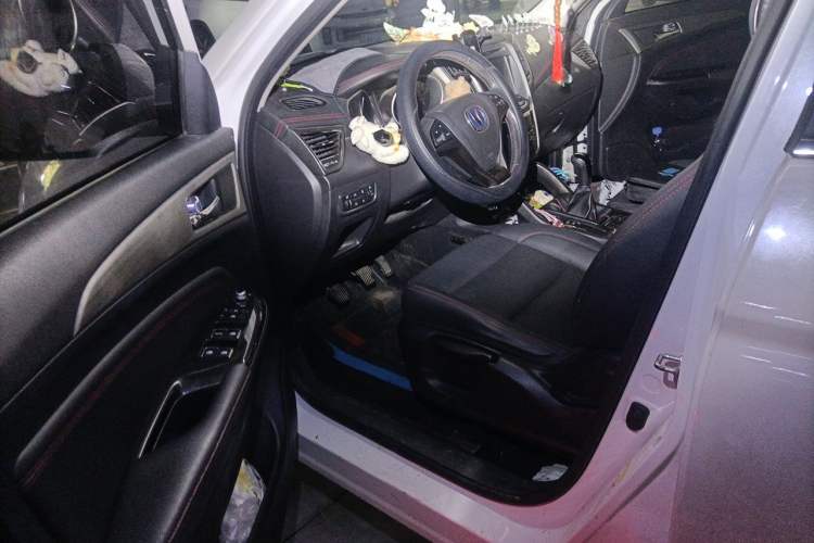 Used CHANGAN CS75 2017 Shangku Edition 1.5T Manual ZhiXiang Model Driver Seat