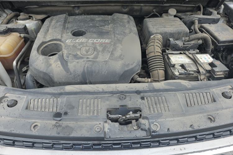 Used CHANGAN CS75 2017 Shangkui Edition 1.5T Manual Fengxiang Model Engine Bay