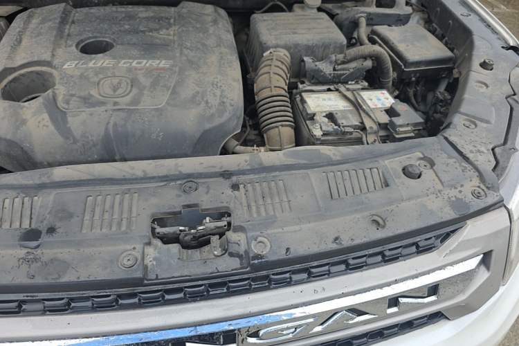 Used CHANGAN CS75 2017 Shangkui Edition 1.5T Manual Fengxiang Model Engine Bay Left
