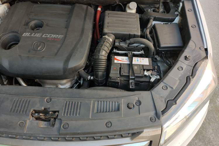 Used CHANGAN CS75 2017 Shangkui Edition 1.5T Automatic Fengxiang Model Engine Bay Left