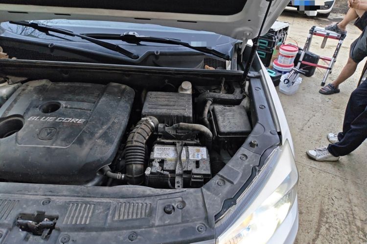 Used CHANGAN CS75 2017 Shangkui Edition 1.5T Manual Fengxiang Model Engine Bay Left
