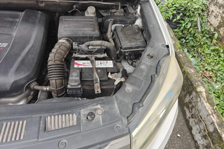 Used CHANGAN CS75 2017 Shangkui Edition 1.5T Automatic Fengxiang Model Engine Bay Left