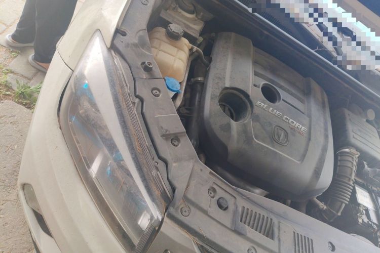 Used CHANGAN CS75 2017 Shangkui Edition 1.5T Manual Fengxiang Model Engine Bay Right