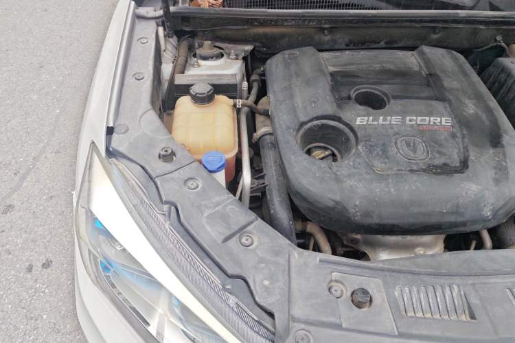 Used CHANGAN CS75 2017 Shangkui Edition 1.5T Automatic Fengxiang Model Engine Bay Right