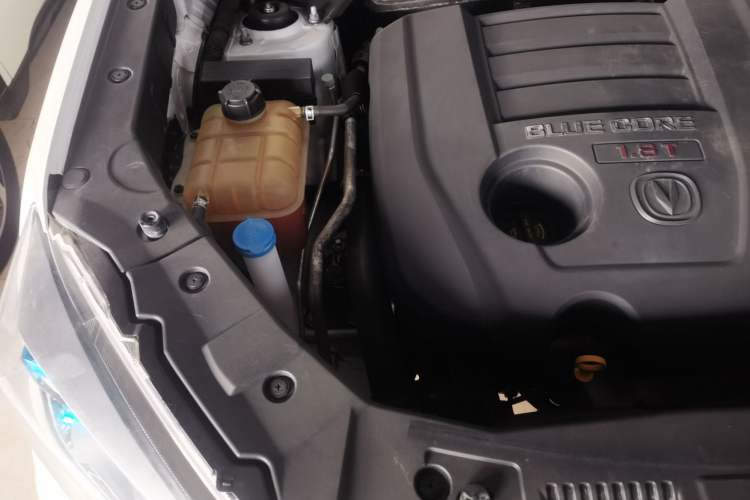 Used CHANGAN CS75 2017 Shangkui Edition 1.8T Automatic All-Wheel-Drive Elite Model Engine Bay Right