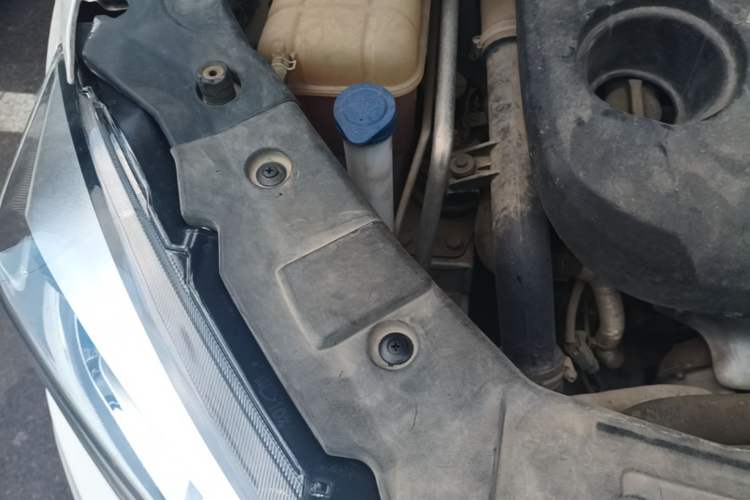 Used CHANGAN CS75 2017 Shangkui Edition 1.5T Automatic Fengxiang Model Engine Bay Right