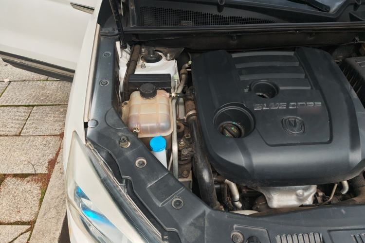 Used CHANGAN CS75 2017 Shangkui Edition 1.5T Automatic Fengyue Model Engine Bay Right