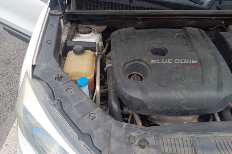 Used CHANGAN CS75 2017 Shangkui Edition 1.5T Manual Fengxiang Model Engine Bay Right
