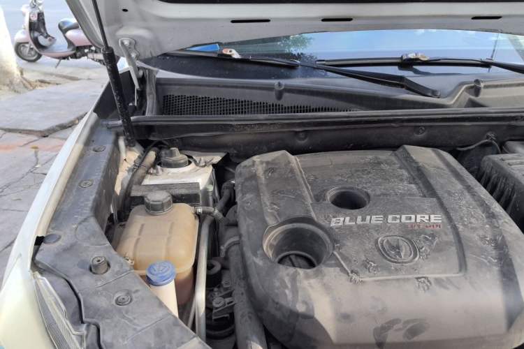 Used CHANGAN CS75 2017 Shangkui Edition 1.5T Automatic Fengxiang Model Engine Bay Right
