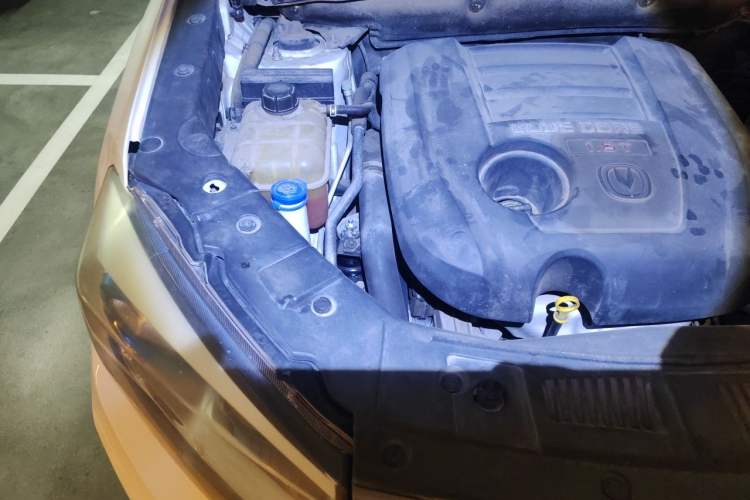 Used CHANGAN CS75 2017 Shangkui Edition 1.8T Automatic All-Wheel-Drive Luxury Model Engine Bay Right
