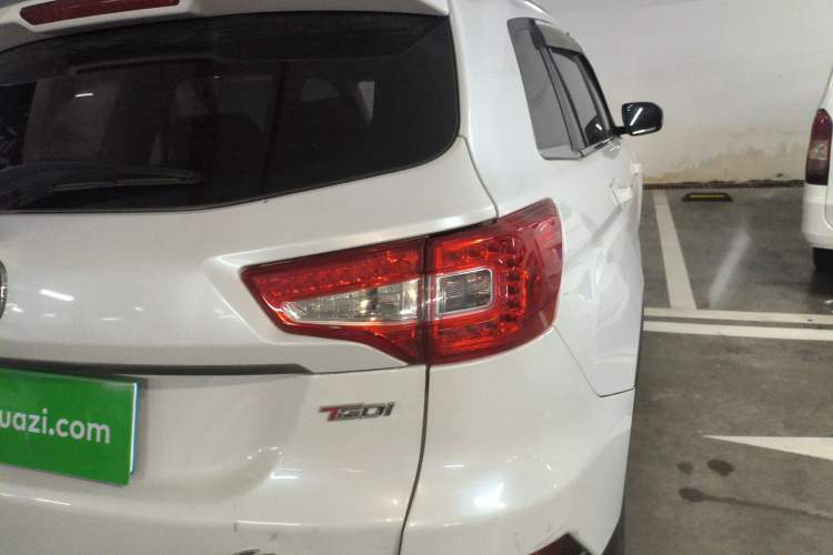 Used CHANGAN CS75 2017 Shangku Edition 1.5T Manual ZhiXiang Model Exterior 3