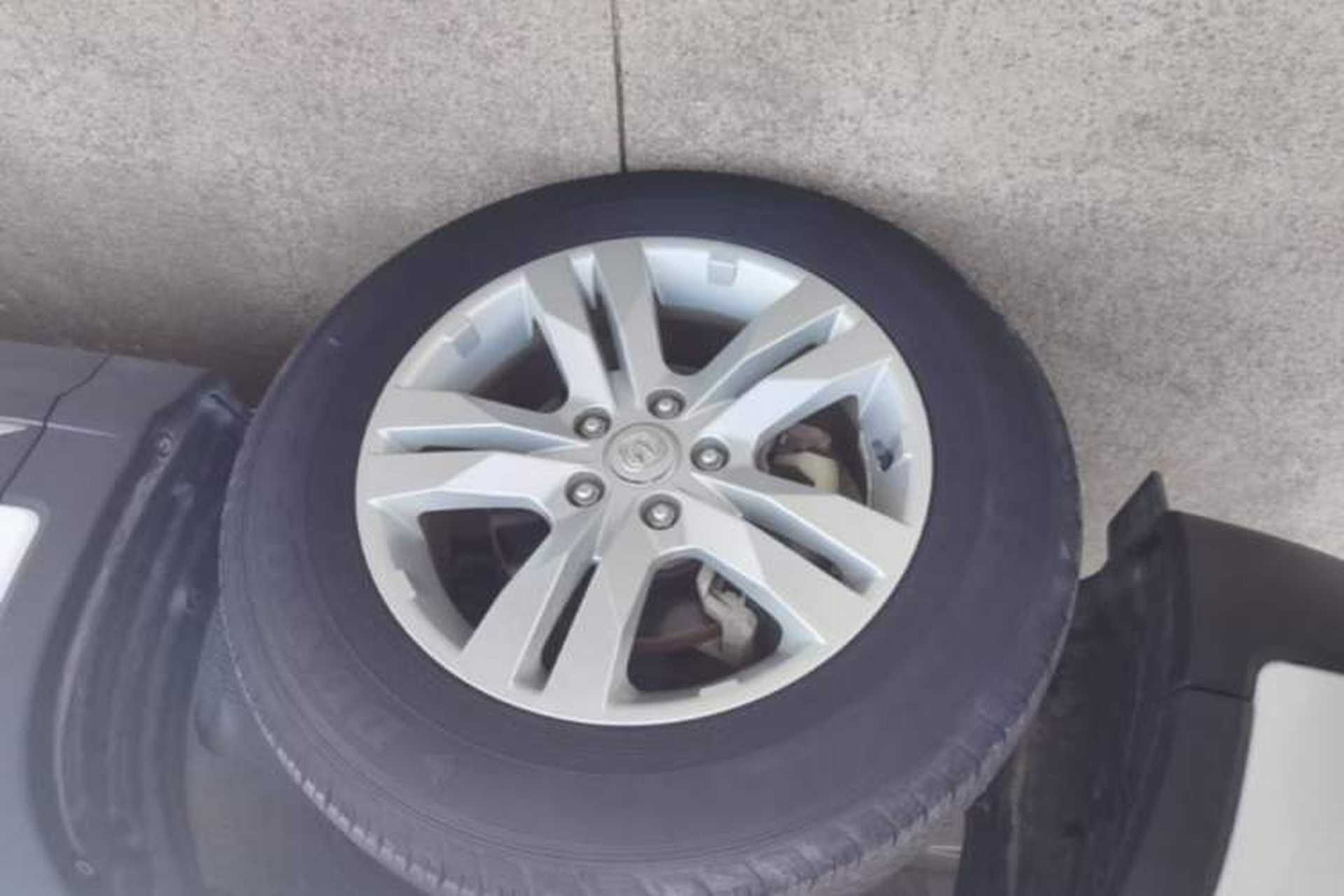 Used CHANGAN CS75 2017 Shangku Edition 1.5T Manual ZhiXiang Model Exterior 4