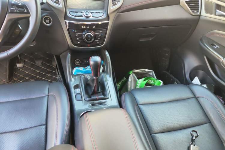 Used CHANGAN CS75 2017 Shangkui Edition 1.5T Manual Fengxiang Model Gear Lever