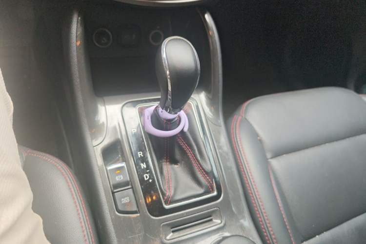 Used CHANGAN CS75 2017 Shangkui Edition 1.5T Automatic Fengyue Model Gear Lever