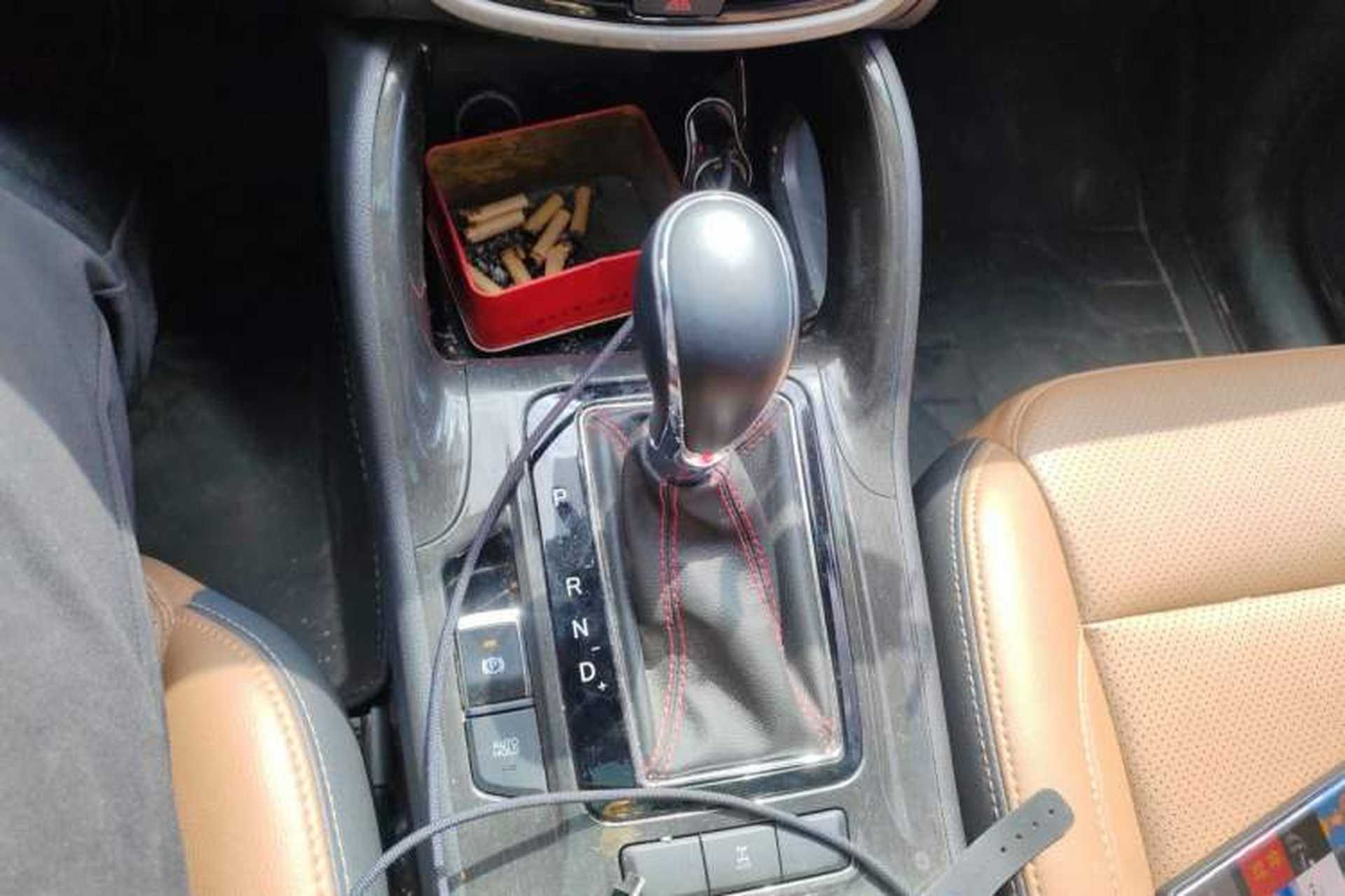Used CHANGAN CS75 2017 Shangkui Edition 1.8T Automatic All-Wheel-Drive Luxury Model Gear Lever