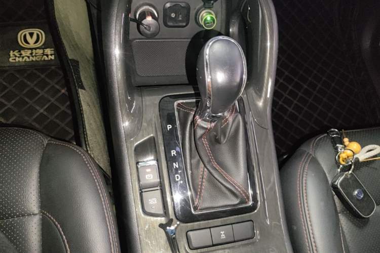 Used CHANGAN CS75 2017 Shangkui Edition 1.8T Automatic All-Wheel-Drive Elite Model Gear Lever