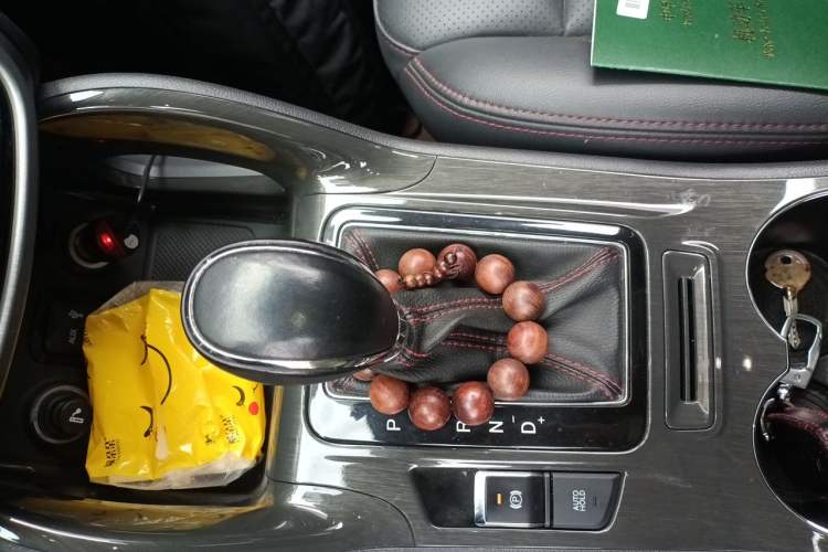 Used CHANGAN CS75 2017 Shangkui Edition 1.5T Automatic Fengxiang Model Gear Lever