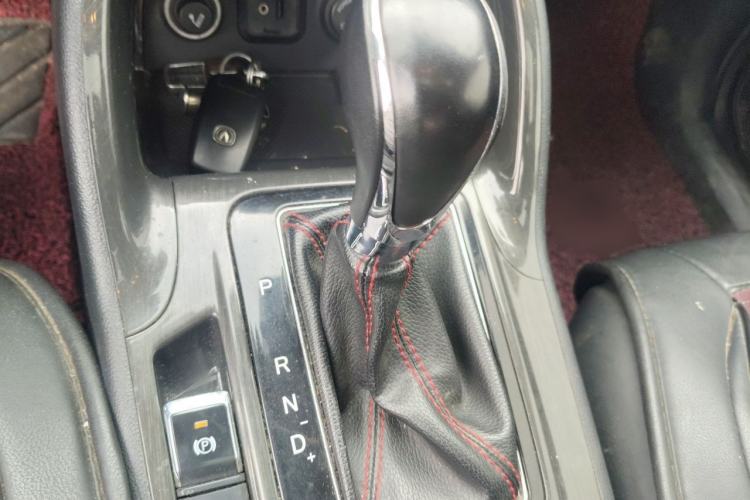 Used CHANGAN CS75 2017 Shangkui Edition 1.5T Automatic Fengyue Model Gear Lever