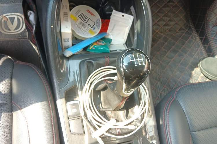 Used CHANGAN CS75 2017 Shangku Edition 1.5T Manual ZhiXiang Model Gear Lever