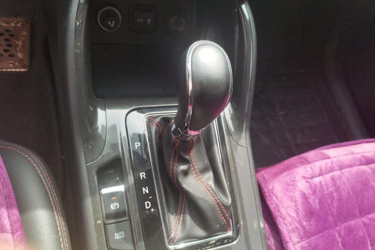 Used CHANGAN CS75 2017 Shangkui Edition 1.5T Automatic Fengling Model Gear Lever