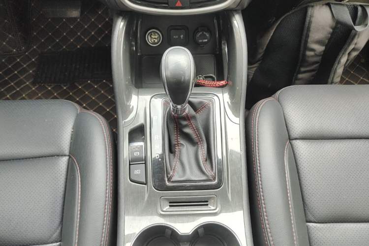 Used CHANGAN CS75 2017 Shangkui Edition 1.5T Automatic Fengyue Model Gear Lever