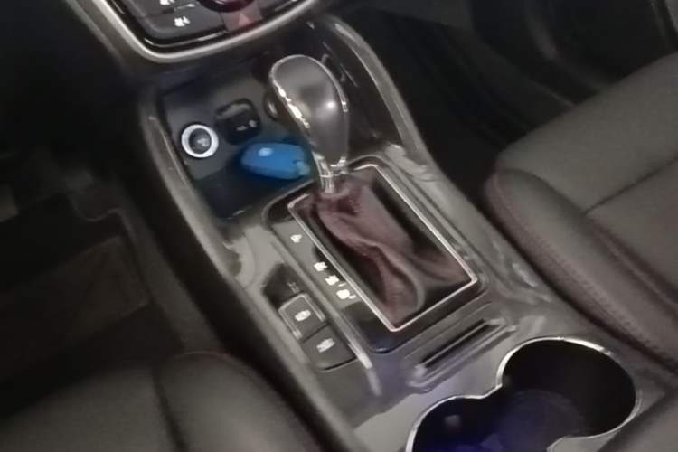 Used CHANGAN CS75 2017 Shangkui Edition 1.5T Automatic Fengxiang Model Gear Lever