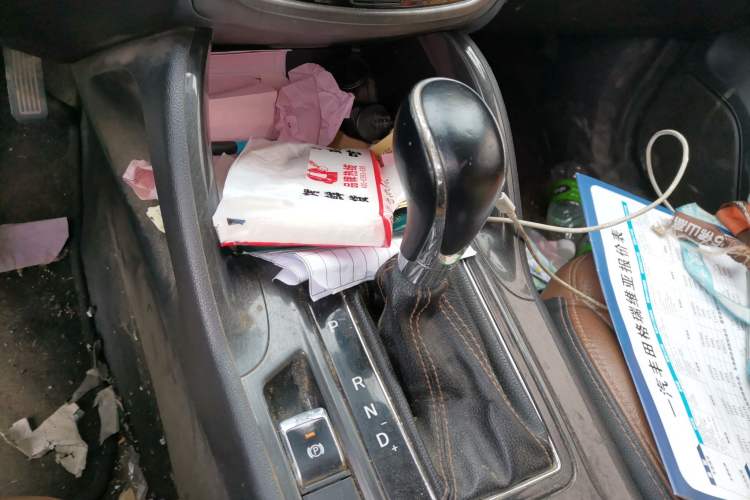 Used CHANGAN CS75 2017 Shangkui Edition 1.5T Automatic Fengxiang Model Gear Lever