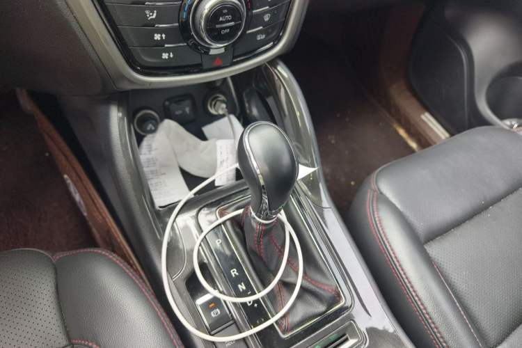 Used CHANGAN CS75 2017 Shangkui Edition 1.5T Automatic Fengxiang Model Gear Lever