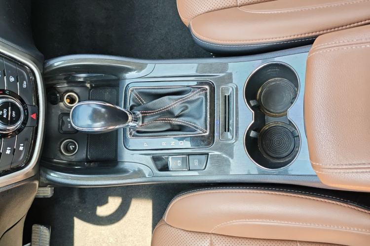 Used CHANGAN CS75 2017 Shangkui Edition 1.5T Automatic Fengxiang Model Gear Lever