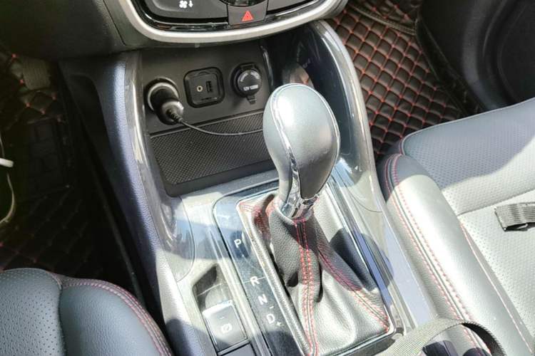 Used CHANGAN CS75 2017 Shangkui Edition 1.5T Automatic Fengyue Model Gear Lever
