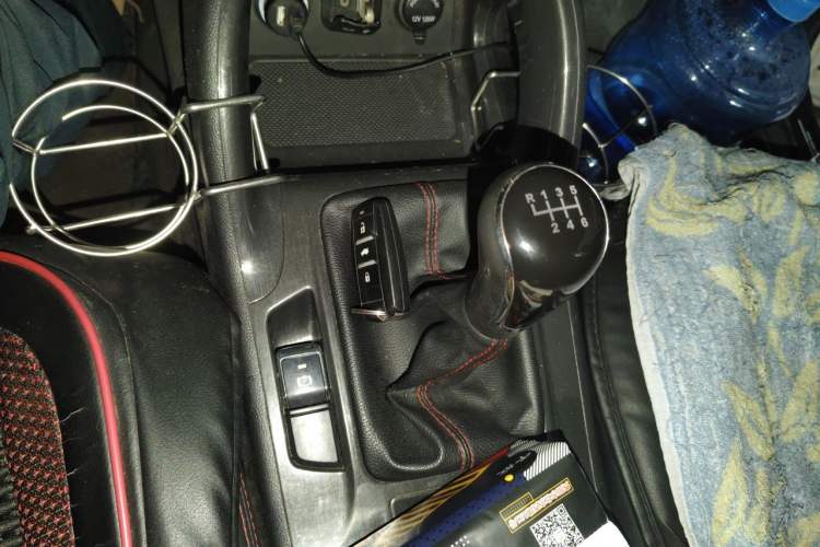 Used CHANGAN CS75 2017 Shangku Edition 1.5T Manual ZhiXiang Model Gear Lever