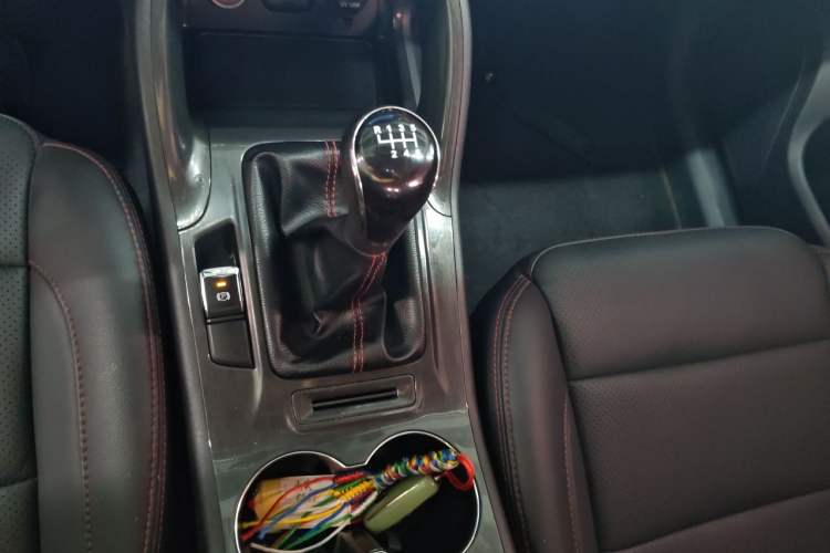Used CHANGAN CS75 2017 Shangku Edition 1.5T Manual ZhiXiang Model Gear Lever