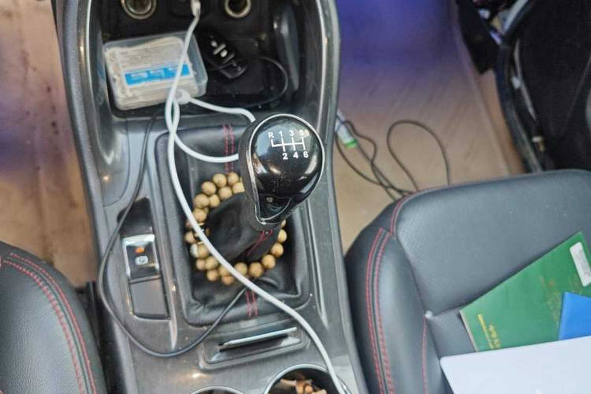 Used CHANGAN CS75 2017 Shangku Edition 1.5T Manual ZhiXiang Model Gear Lever