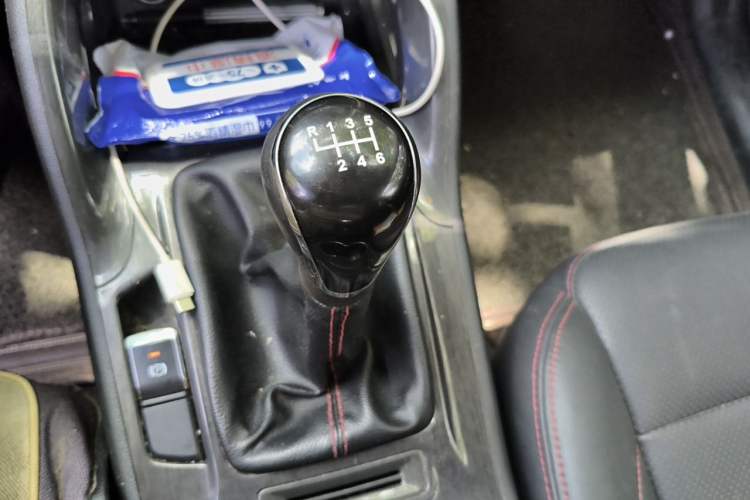 Used CHANGAN CS75 2017 Shangku Edition 1.5T Manual ZhiXiang Model Gear Lever