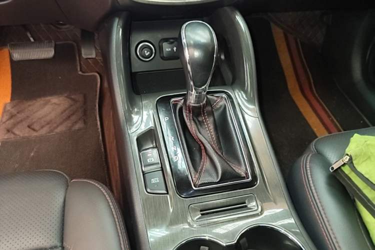 Used CHANGAN CS75 2017 Shangkui Edition 1.5T Automatic Fengxiang Model Gear Lever