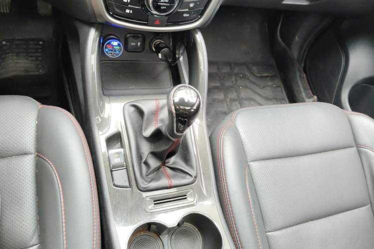 Used CHANGAN CS75 2017 Shangkui Edition 1.5T Manual Fengxiang Model Gear Lever
