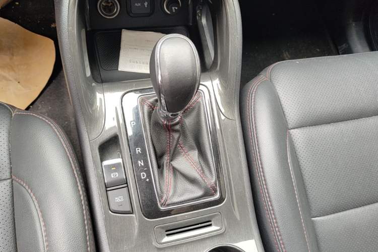Used CHANGAN CS75 2017 Shangkui Edition 1.5T Automatic Fengyue Model Gear Lever