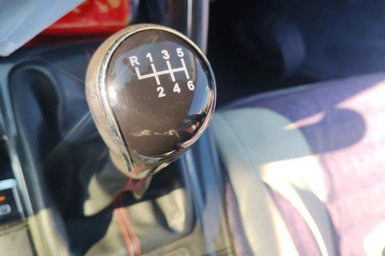 Used CHANGAN CS75 2017 Shangku Edition 1.5T Manual ZhiXiang Model Gear Lever