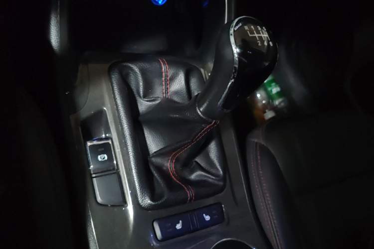 Used CHANGAN CS75 2017 Shangkui Edition 1.5T Manual Luxury Model Gear Lever