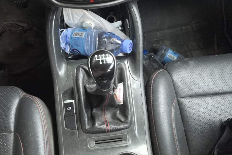 Used CHANGAN CS75 2017 Shangkui Edition 1.5T Manual Fengxiang Model Gear Lever