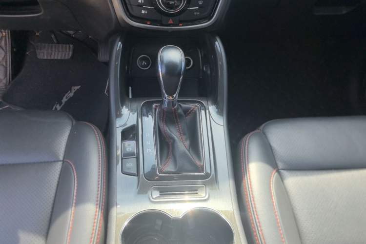Used CHANGAN CS75 2017 Shangkui Edition 1.5T Automatic Fengxiang Model Gear Lever